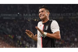 ロナウド、神テク発動！「ロナウジーニョ級の仰天突破」がこれ 画像