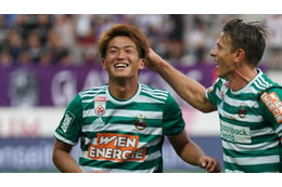 北川航也、“欧州有数のダービー”で記録した「初アシスト」がこれ 画像