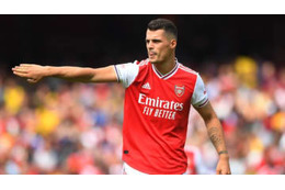 アーセナルMFジャカ、ソンフンミンをぶっ倒した「超無謀タックル」がこれ 画像