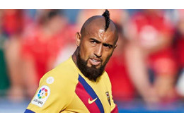 これがバルサ！練習でもビダルのこんな「深いタックル」が飛んでくる 画像