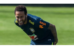 ネイマール、ブラジル代表合流で笑顔爆発！「謎の爆笑シーン」がこれ 画像