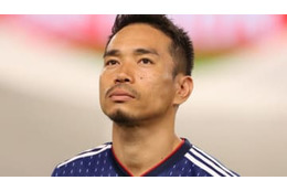 長友佑都、愛されすぎ！33歳誕生日の「手荒い祝福」がこれ 画像