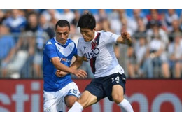 冨安健洋、惜しかった！苦戦の試合で見せた「マーク外しヘッド」がこれ 画像