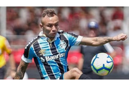 これがブラジル代表！エヴェルトン、FIFAみたいな「超股抜き」をやる 画像