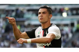 ロナウド、爆速ドリブルでぶち抜く！「超加速の裏街道」がこれ 画像