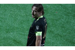 トッティ、8人制で選手復帰！「ローマレジェンドの共演プレー」がこれだ 画像