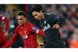 “欧州王者”リヴァプール翻弄！南野拓実の「3人振り回しキープ」がこれ 画像