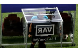 サウジのVAR、「スマホ充電」で故障してた 画像