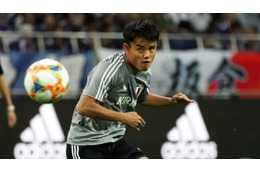 久保建英vs堂安！日本代表の練習でやった「鬼シュート」がこれ 画像