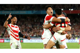 サッカー好き加藤浩次も仰天した「ラグビー日本代表の超キックパス」がこれ 画像