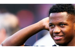 16歳ファティ、代表の先輩たちに見せつけた「鬼ヘッド」がこれ 画像