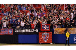 米国ならでは！「ペイントだらけ」のサッカーがいい雰囲気 画像