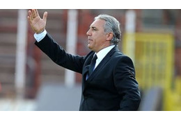 オレの国を追放しろ！元柏のストイチコフ、抗議の「男泣き」がこれ 画像