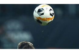 こんなヘディング見たことある？貴重すぎ「超ロングシュート」がこれ 画像