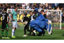 セリエAで謎事件！ルカクもビビった？「覆面男のパラシュート降下」がこれ 画像