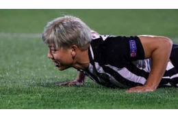 浅野拓磨の銀髪ヘッド！ユナイテッド相手に「あとわずか」な場面がこれ 画像