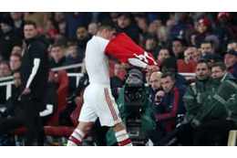 問題視されるアーセナル主将ジャカの「去り方」、監督も苦言 画像