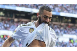 ベンゼマ凄ぇ！「11秒で5回ポストに当てる」驚愕プレーがこれ 画像