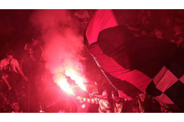 連敗で「ファンがスタジアムを破壊・放火する」とんでもない場面がこれ 画像