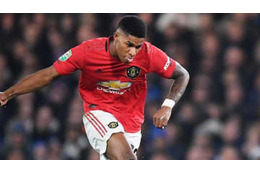 ラッシュフォード、謎の「2回曲がる」ヤバいフリーキックがこれ 画像