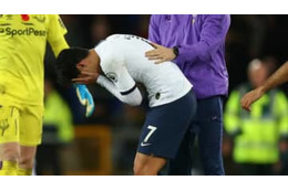 ソンフンミン号泣…ロッカールームまで慰めにきた相手選手がいた 画像