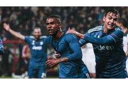 ドウグラス・コスタの「ヤバいテク」炸裂！終了間際の劇的ゴールがこれ 画像