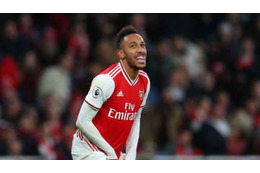 オーバメヤング、あの超目立つ高級車で事故！フロントがひしゃげた場面がこれ 画像