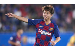 安部裕葵、バルセロナのトップチームに招集される！ピケ、デンベレらと 画像