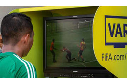 なぜそれが映った？審判が見ているVAR「謎の一瞬」がこれ 画像