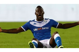 ついにデビューのバロテッリ「ロッカーでタバコ疑惑」映像がこれ 画像