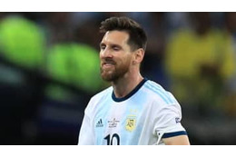 メッシ、PK与えたブラジル代表DFとの「謎ニヤリ」がこれ 画像