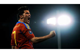 引退のビジャ、スペイン代表公式が選んだ「神業シュート」がこれ 画像