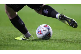 GKがPK大失敗！ゴール裏のライト破壊する「仰天シーン」がこれ 画像