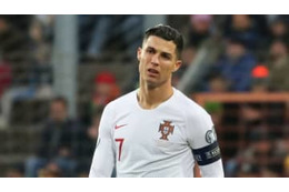 ロナウド、「ジャガイモ畑」と相手国のピッチを酷評 画像