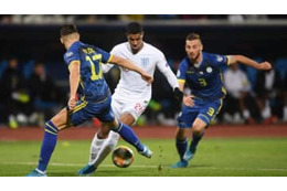 ラッシュフォード、キレキレ！話題の「アンクルブレイク」がこれ 画像