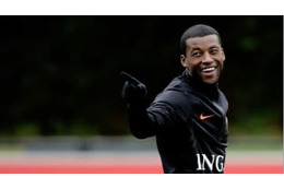 オランダ代表ワイナルドゥム、かっこよすぎる「ボール拾い」がこれ 画像