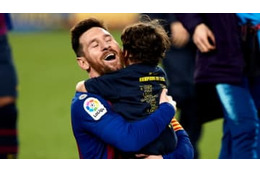 メッシがニコッニコ！愛息シロくんとの「かわいすぎる戯れ」がこれ 画像