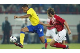 ロシア恐ろしや！元アーセナルDFが「衝撃のハニートラップ」を激白 画像