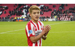 堂安律の「最新髪型」を美容師が分析！現在の流行と真似をする「ポイント」 画像