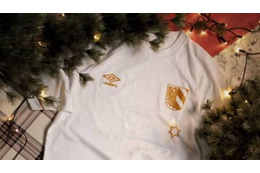 ニュルンベルク、「雪色にゴールド」の華やかなクリスマスユニフォームが登場！ 画像