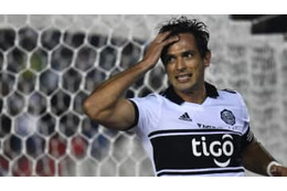 イケメンFWサンタクルス、38歳で覚醒！「大爆発の3試合8ゴール」がこれ 画像