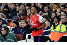 アーセナルFWオーバメヤング、話題の「緊急トイレタイム」がこれ 画像