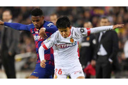 久保建英、バルセロナ選手を欺いた「絶妙ワンタッチ」がこれ 画像