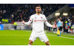 ここを通すか！リヨン21歳MFの「天才的ピンポイントシュート」がマジ天才 画像