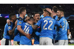 テーマは兄弟愛！ナポリの「半裸カレンダー」撮影映像がこれ 画像