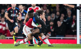 アーセナル選手の「ラグビータックル」、なんと対戦相手が評価する 画像