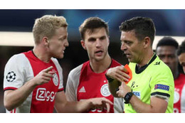 CL公式は驚き、選手は激怒！前代未聞の「CB2人同時退場＋PK宣告」がこれ 画像