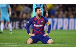 この状況から打つのがメッシ！「超強引ドリブルシュート」がこれ 画像