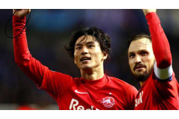 南野拓実、伊東純也の前で決めた「ピンポイントゴール」がこれ 画像