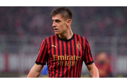 ミランの「120周年記念ユニフォーム」ピッチに登場！ゴールドの背番号も掲載 画像